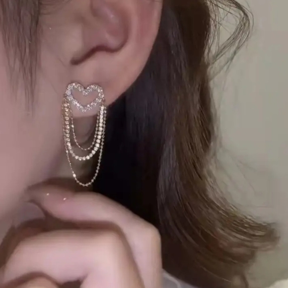 Elegant Gold Heart Chain Earrings - Picture 5 of 5